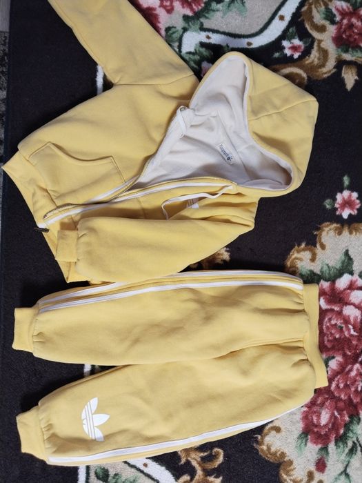 Продам костюм спортивный детский