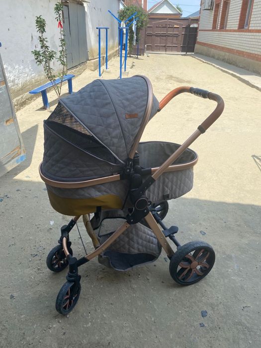 Коляска для малышей