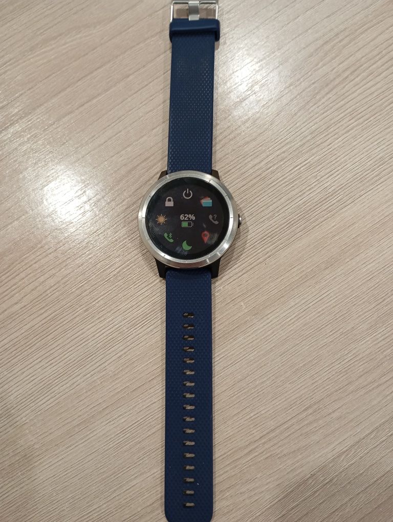 Продаю часы  Garmin vivoactive 3
