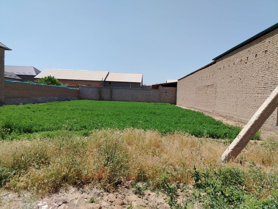 Hovli, yer-uchasrkasi sotiladi