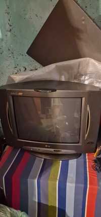 Телевизор LG с въртяща основа