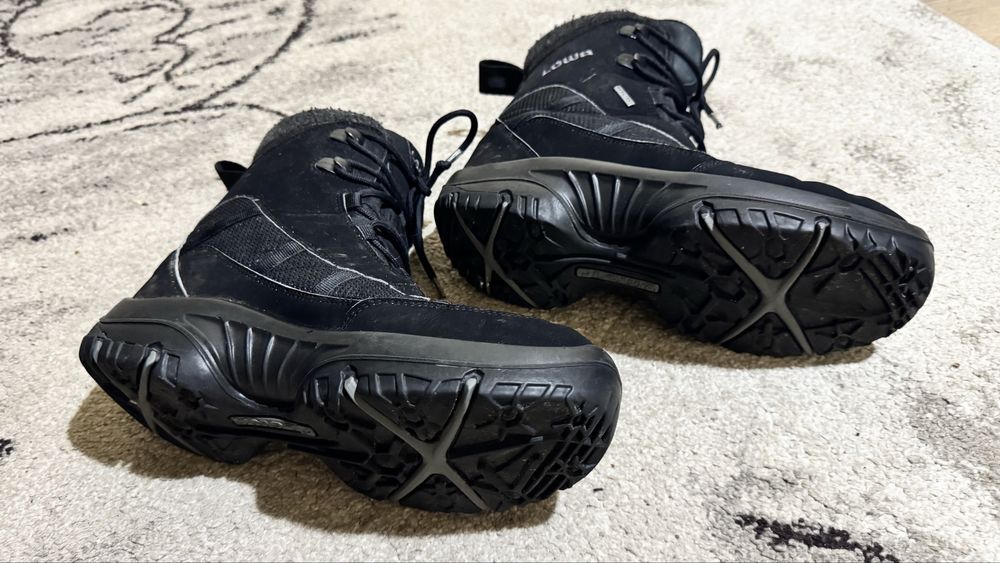 Bocanci de iarnă Lowa