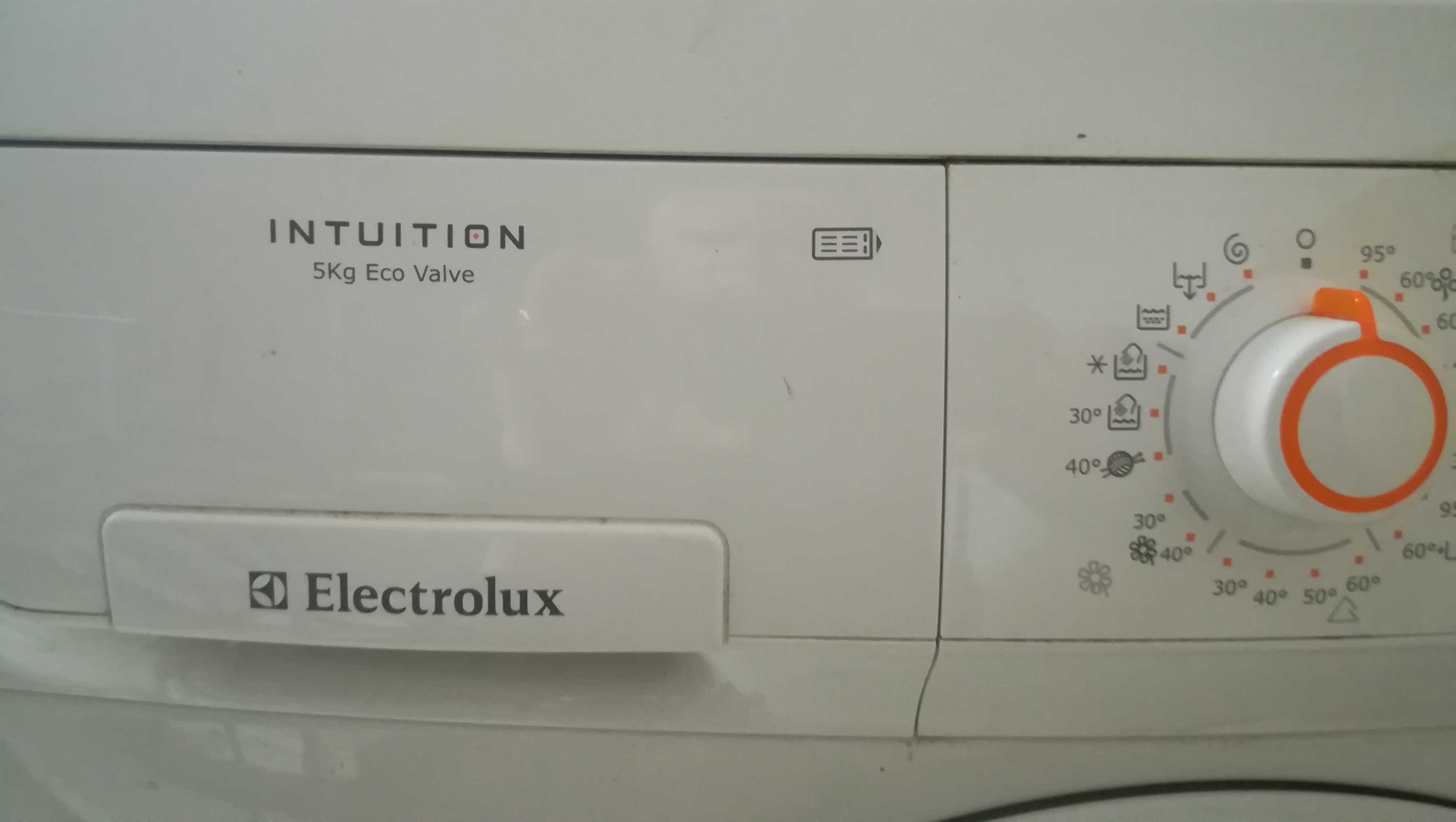 Пералня Electrolux Intuition EWF10240W