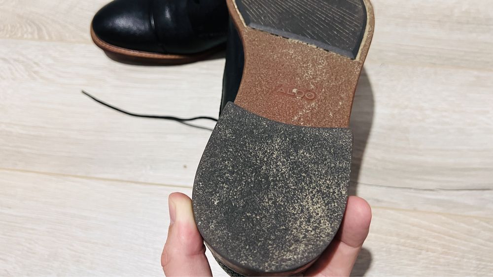 Pantofi Aldo aproape noi