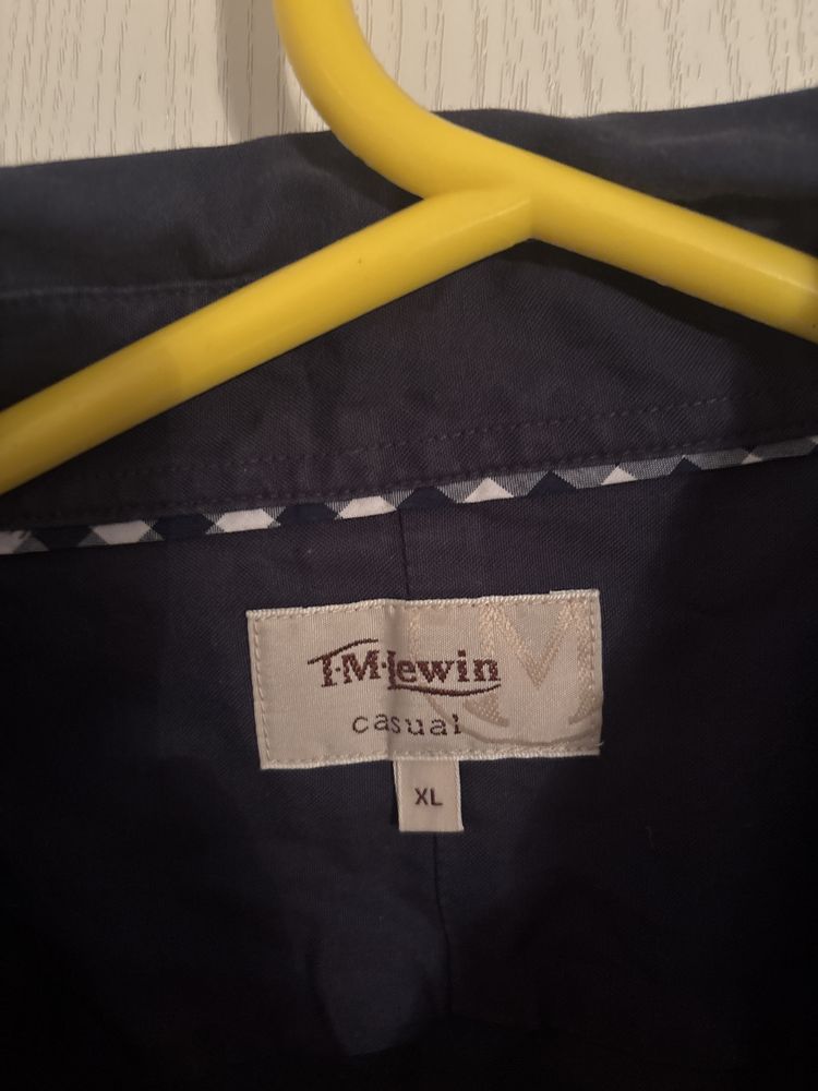 Риза T.M. Lewin носена, но изключително запазена