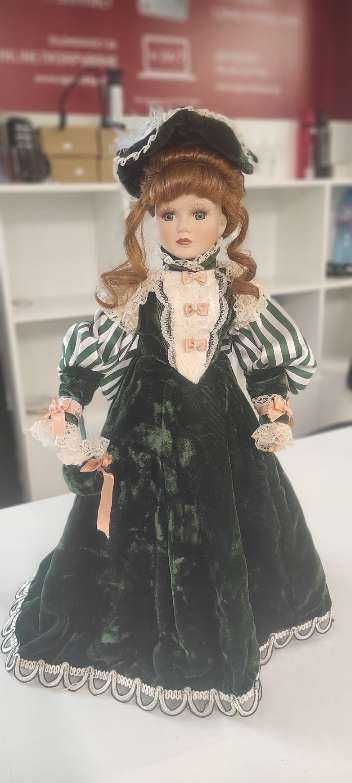 Стилна,красива ретро порцеланова кукла!