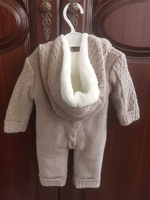 Вязаный тёплый комбинезон для новорождённых
