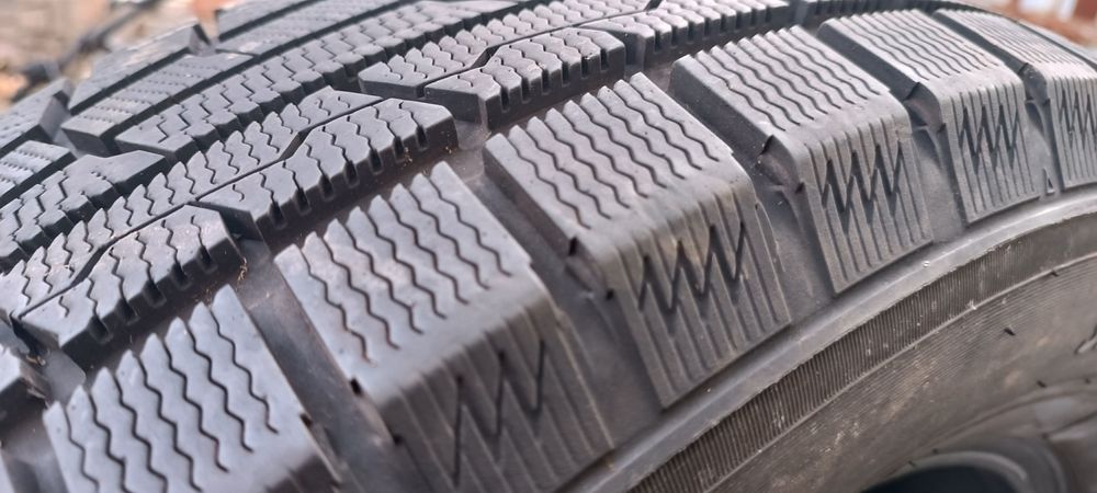 Шины toyo made in japan на 17 новая