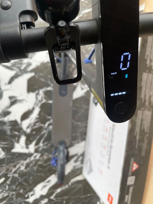 Vând trotinetă electrică xiomi mi 3 urgent