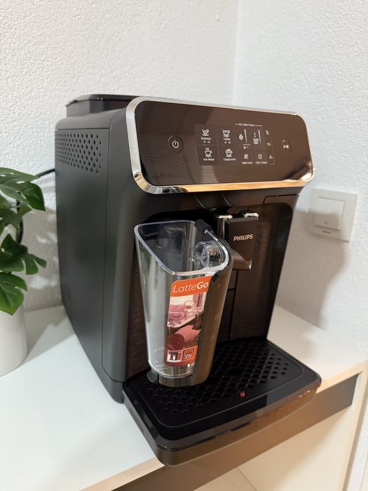 Кафеавтомат / кафемашина Philips LatteGo 2200 EP2230