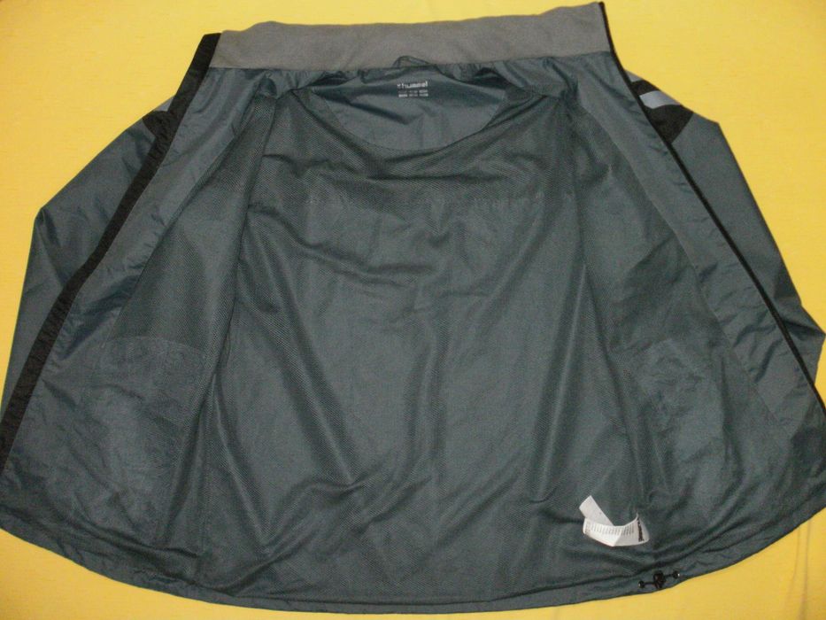 HUMMEL оригинална нова мъжка ветровка L