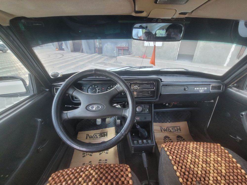 Lada 2107 sotiladi