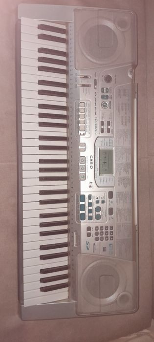 продам синтезатор бу