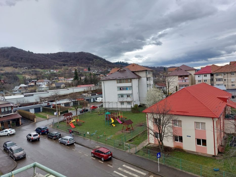 Vand apartament 2camere,mobilat si utilat in Moinesti