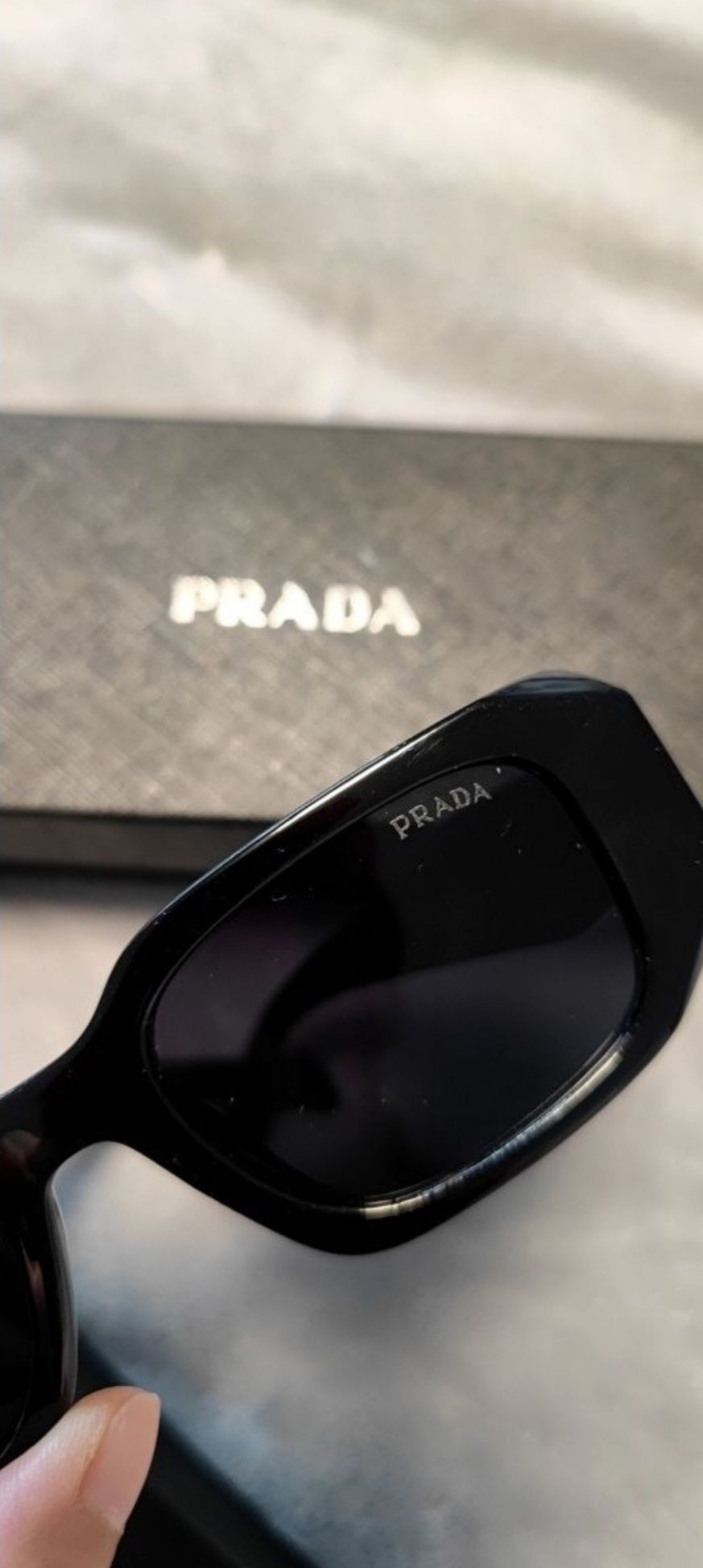 Галстук Prada и очки PRADA, набор (серьги, браслет и цепочка)