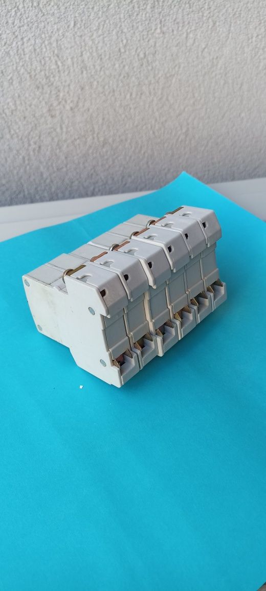 Автоматични прекъсвачи FLACH - 6 бр. за 20 лв.