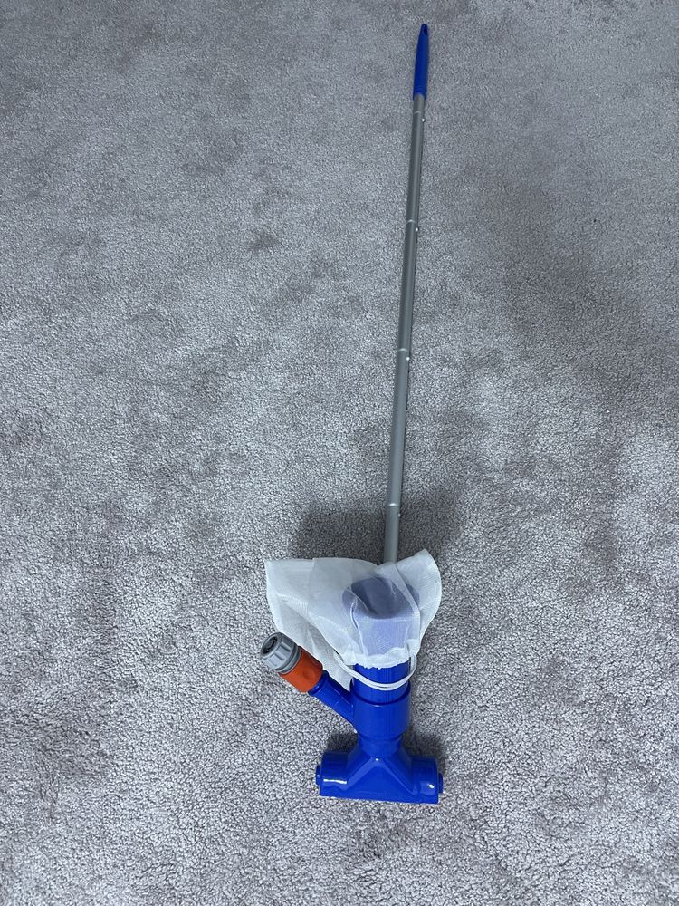 Aspirator curatat piscina mica