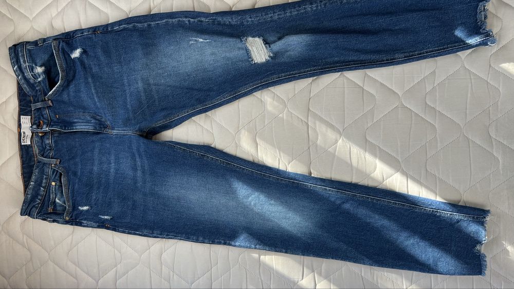 Мъжки дънки denim Bershka, без забележкк и следи. Д:105см и Ш:86см