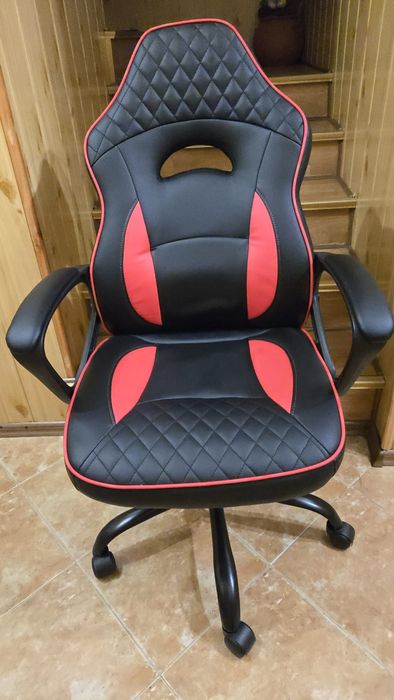 Продавам чисто нов стол