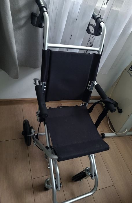 Scaun cu rotile din aluminiu