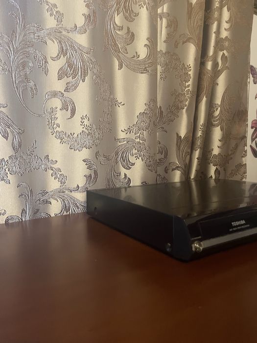 înregistrator DVD Toshiba D- R400 cu conversie la 1080p
