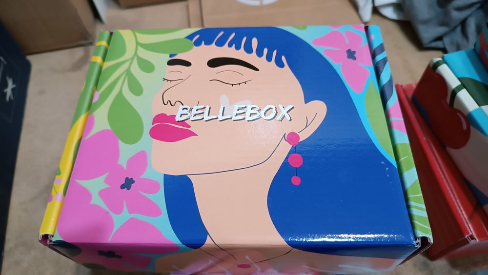 Цветни опаковъчни кутии