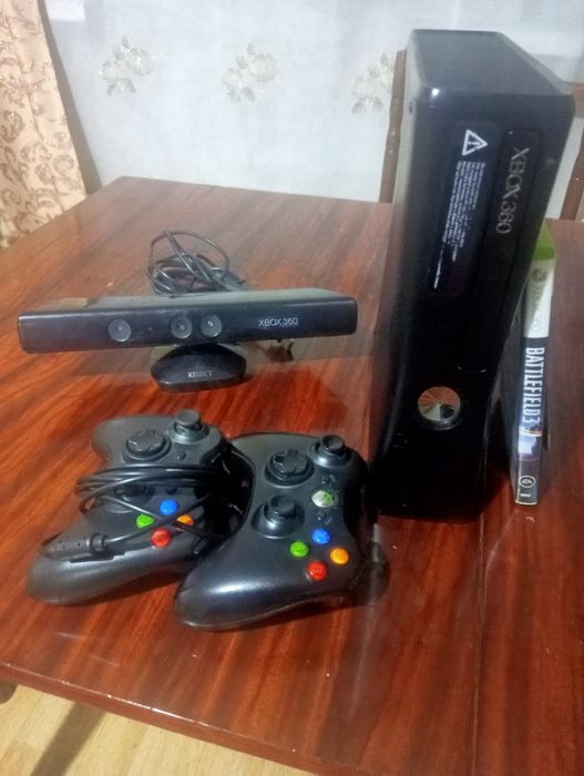 Xbox 360 slim (freebot)    +8игр