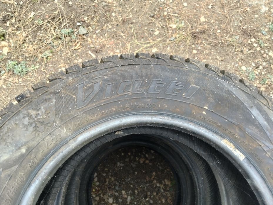 Продам зимние шины.