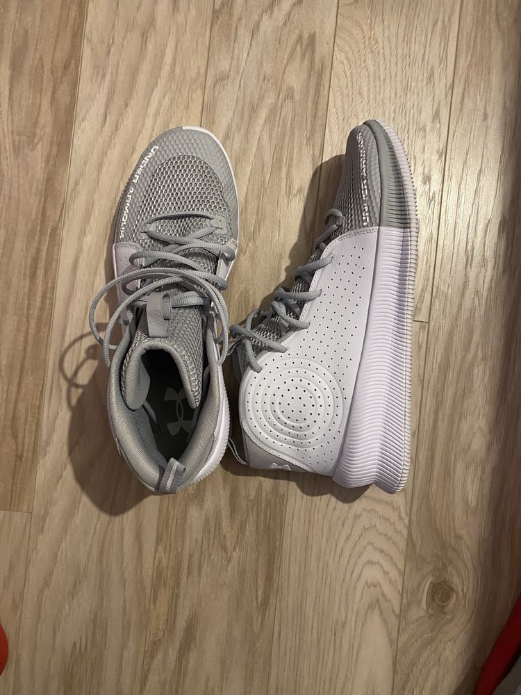 Under Armour jet