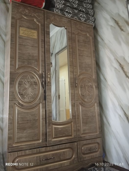 Shkaf sotiladi yengi pochti