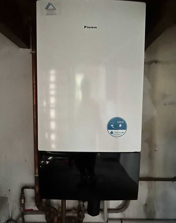 Pompa de caldura Daikin Altherma 3 H HT W - 18kw monofazica