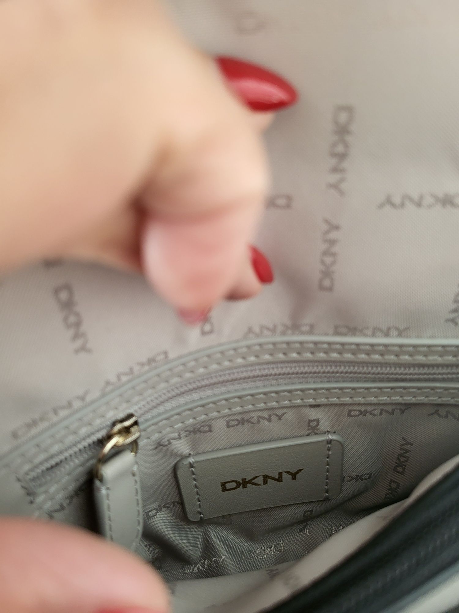 Дамска чанта DKNY