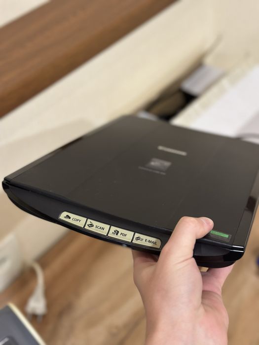 Canonscan lide 100 . Сканер . Scaner