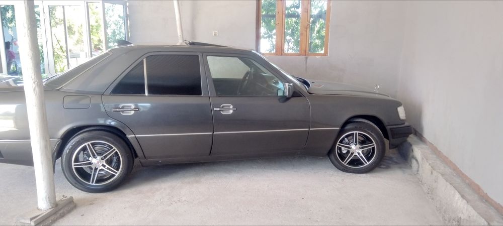 Mercedes Benz w124 sotiladi