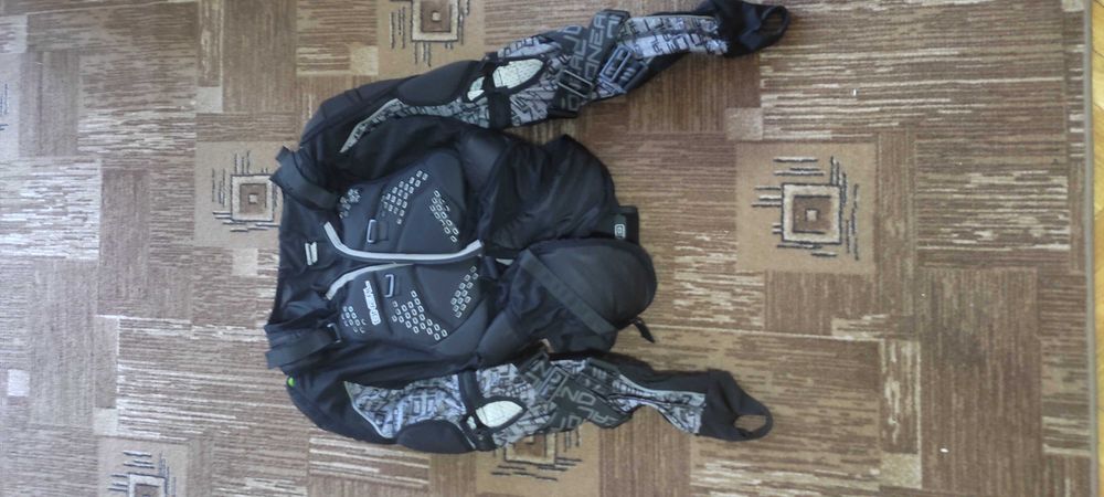 Екипировка за тяло и наколенки