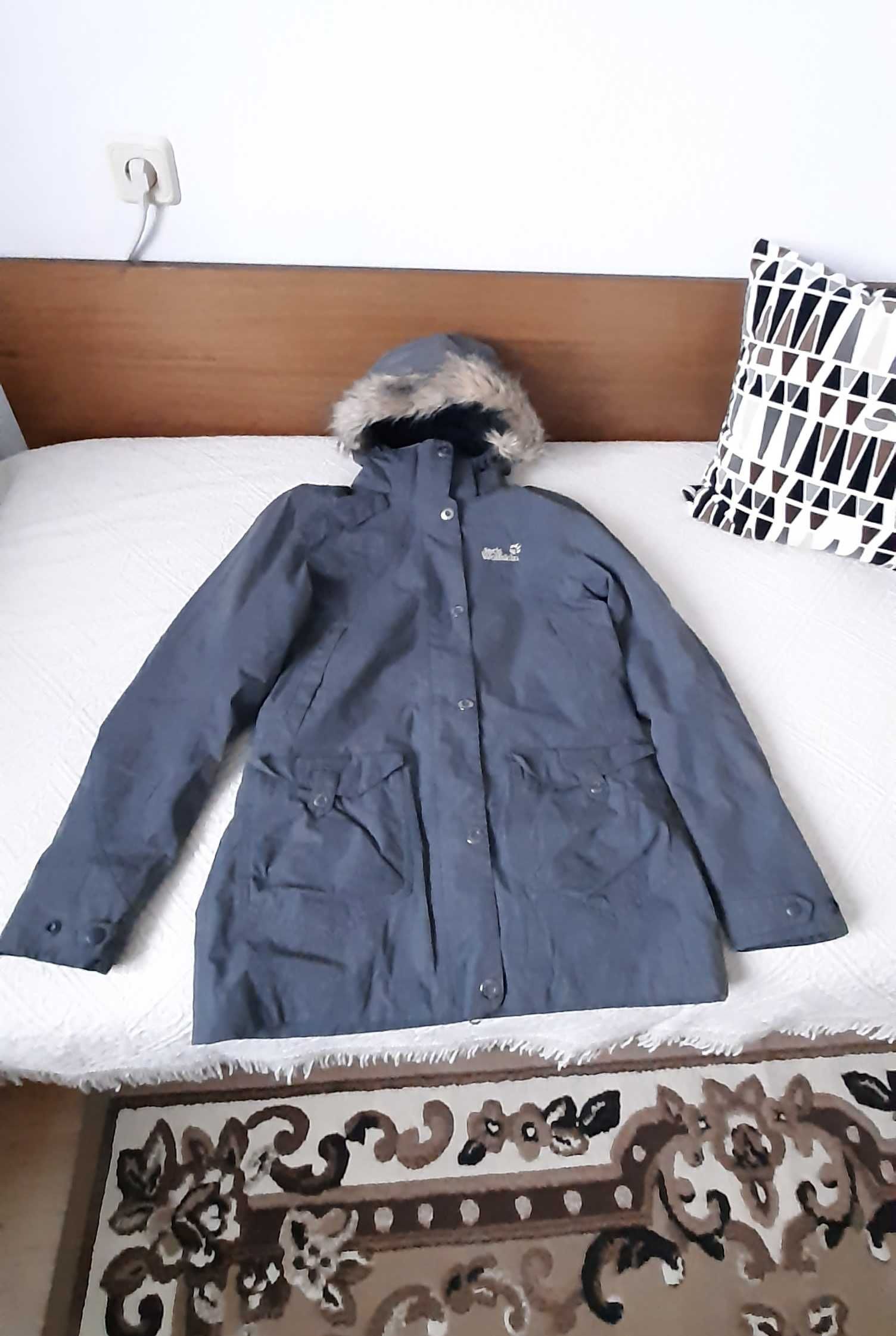 Яке Beneton и Яке Jack Wolfskin