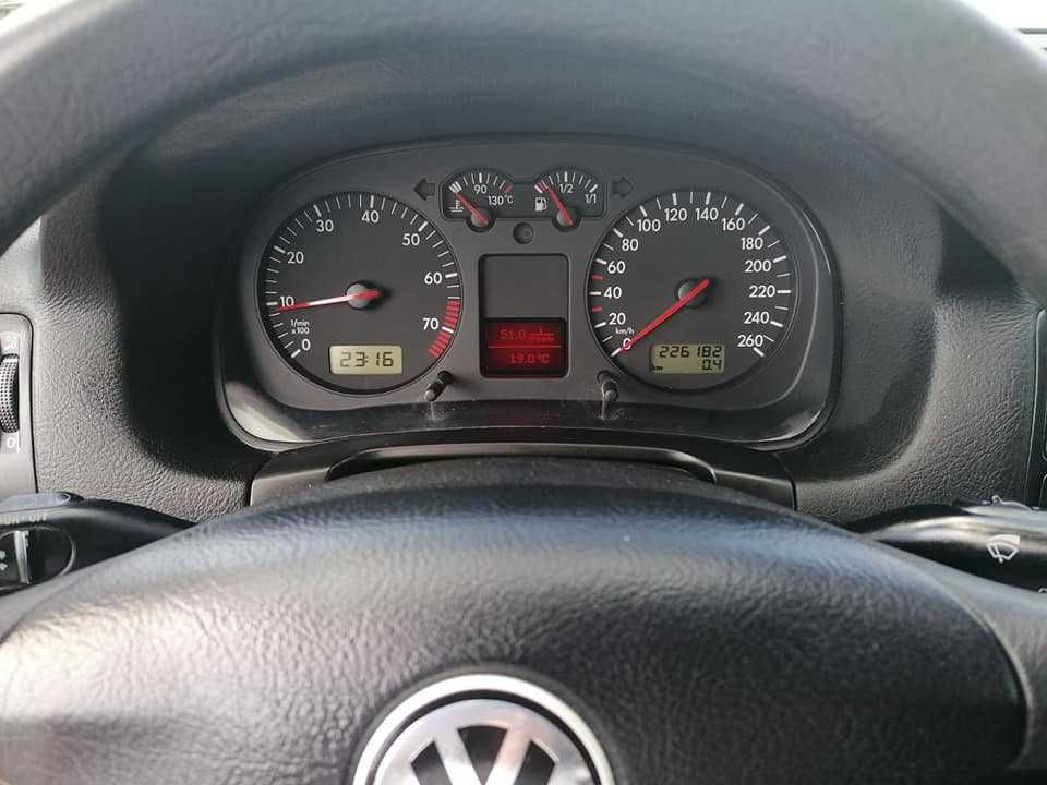 Продавам Volkswagen Golf 4