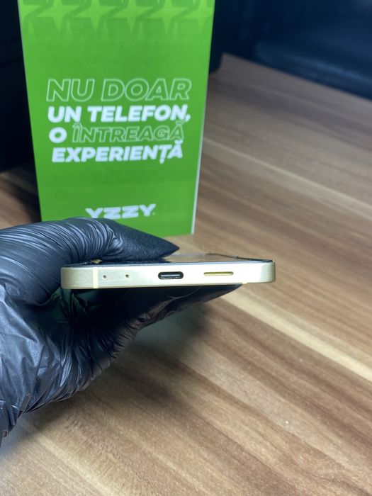 Samsung Galaxy Z Flip6 / Garanție 12 luni / 256 Gb / Foarte bun
