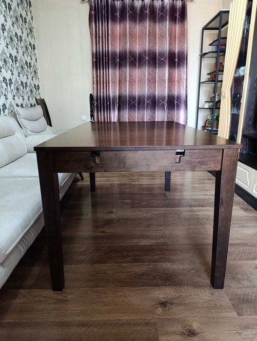 Стол обеденный и 8 стульев. Натуральное дерево