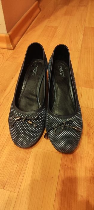 Обувки N38, малко носени, без забележки.