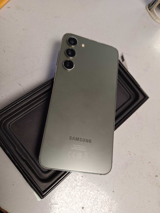 Samsung     S23        Plus