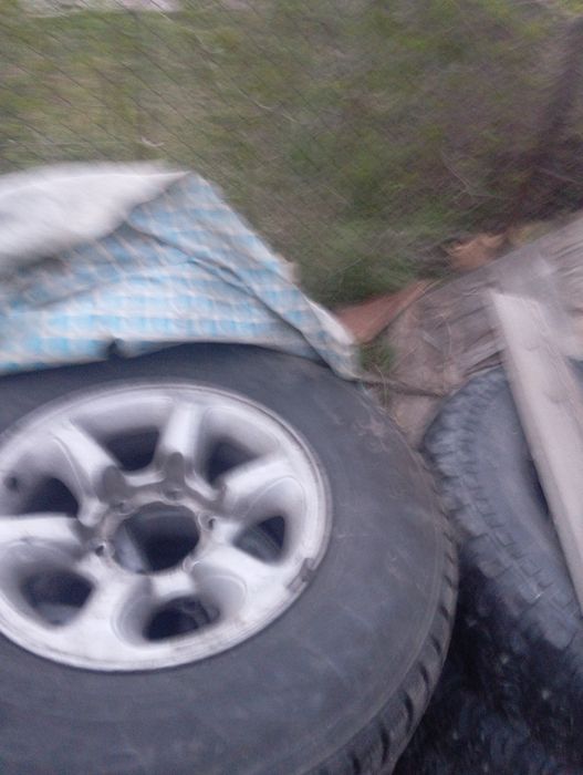 Продам бу зимние шипованные шины