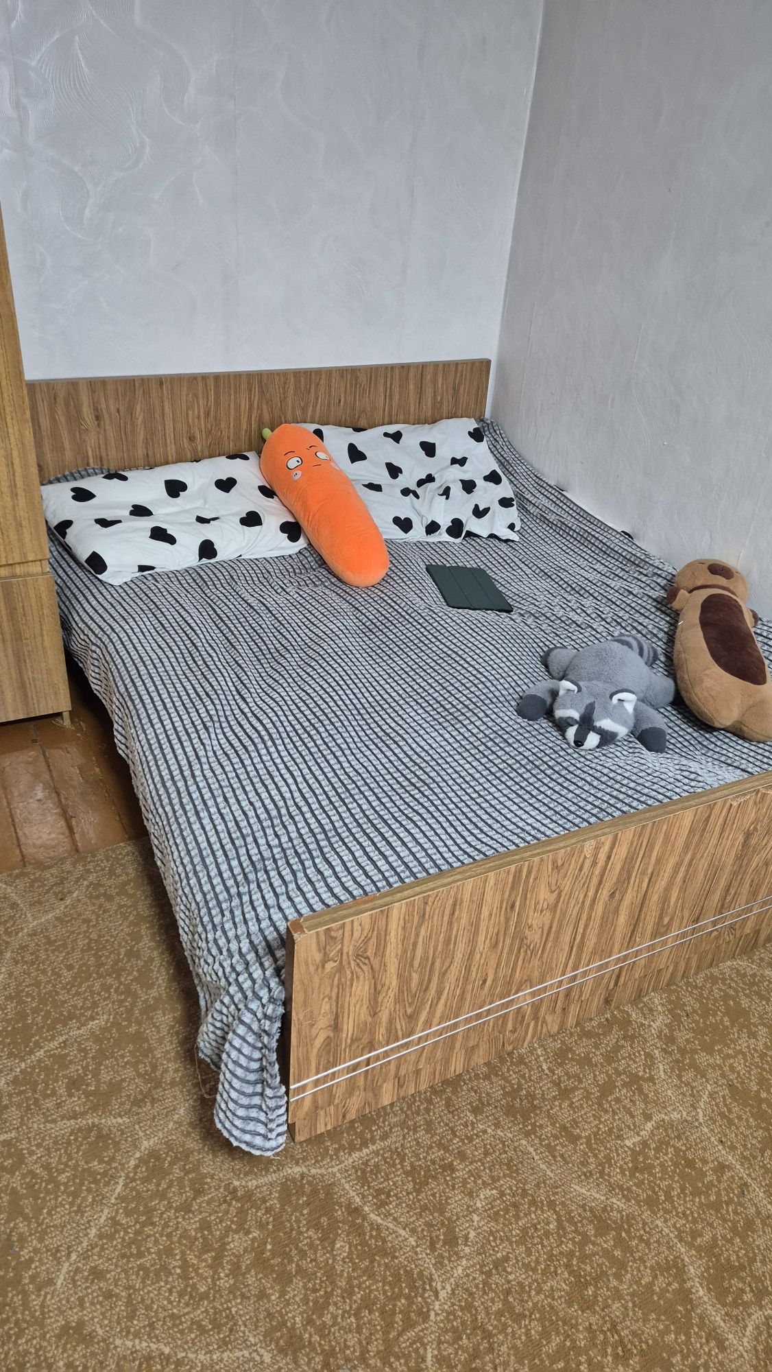 Продам двуспальную кровать