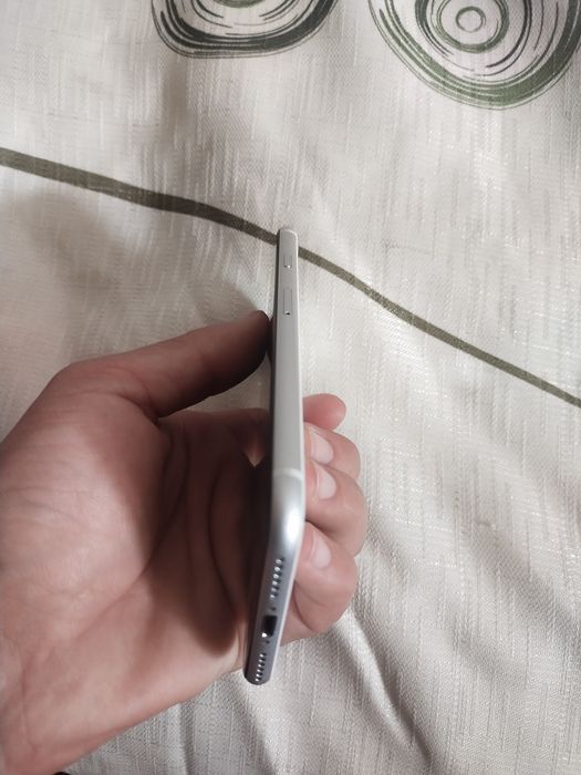 Айфон SE срочно сатылады