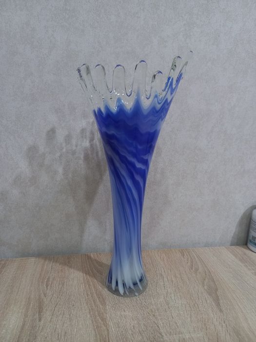 Продам вазу для цветов