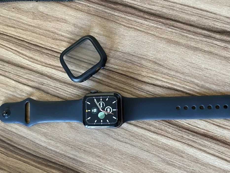 Apple Watch Series 5,Смарт-часы Apple Watch Series 5 40 мм