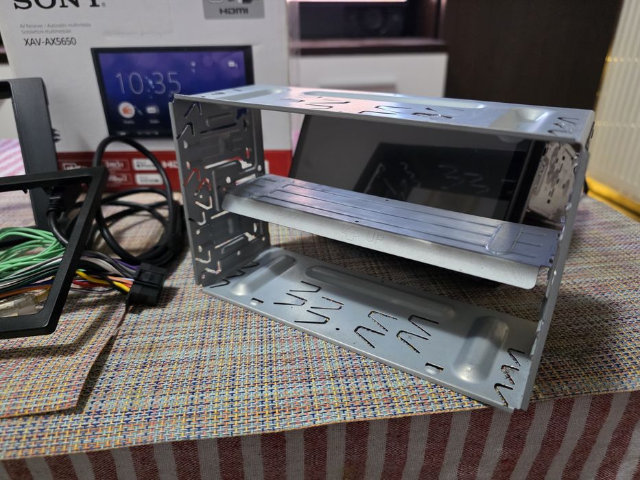 Multimedia player Sony XAV-AX5650