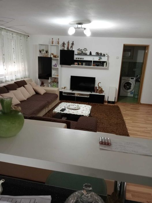 Vand casa renovata sau schimb cu apartament zona centrala + diferenta