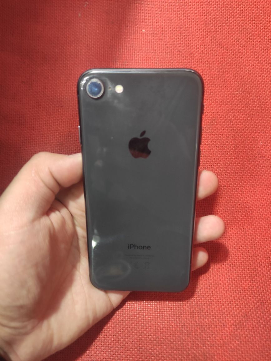 iPhone 8 состояние идеальное