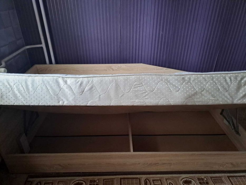 Ъглово единично легло 82х190 см с повдигащ се механизъм и матрак